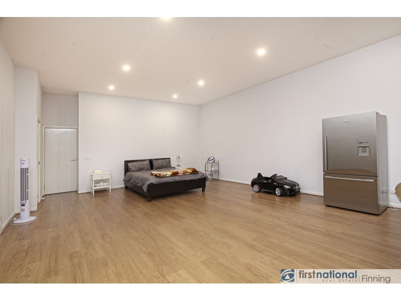 8 Polson Way, Cranbourne West VIC 3977