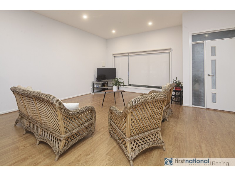 8 Polson Way, Cranbourne West VIC 3977