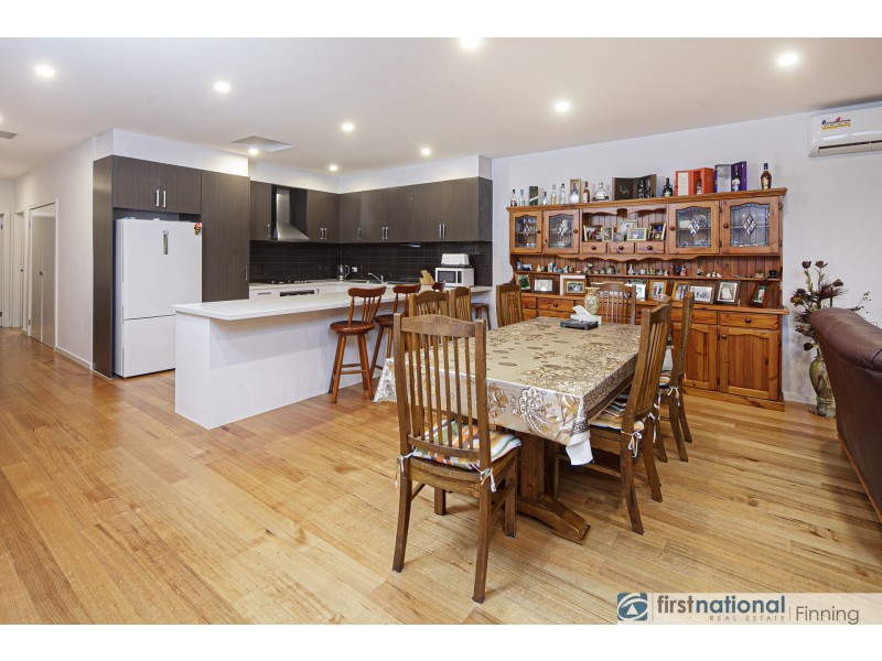 8 Polson Way, Cranbourne West VIC 3977