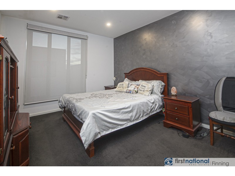 8 Polson Way, Cranbourne West VIC 3977