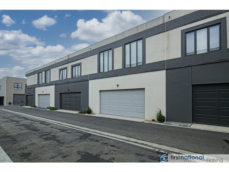 8 Polson Way, Cranbourne West VIC 3977