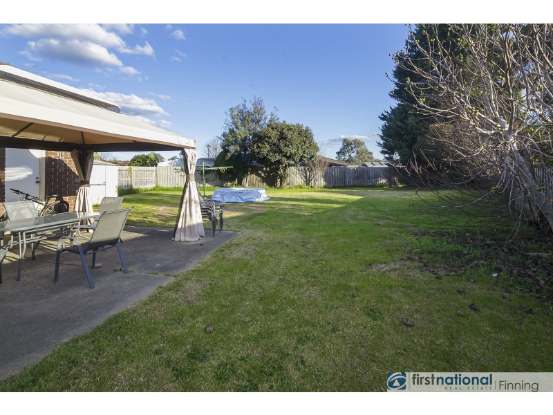 8 Carole Court, Cranbourne VIC 3977