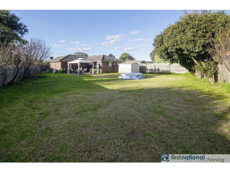 8 Carole Court, Cranbourne VIC 3977