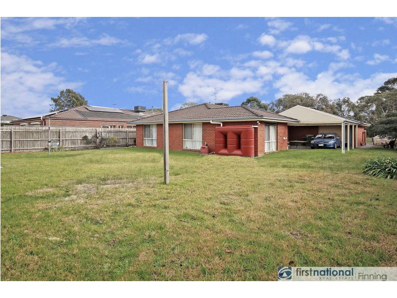 68 Cherryhills Drive, Cranbourne VIC 3977