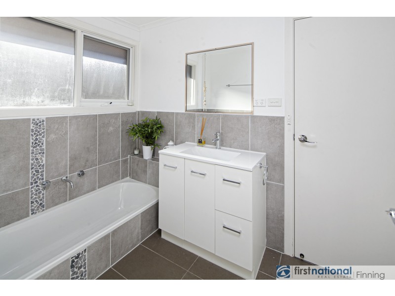 5 Tayport Gardens, Endeavour Hills VIC 3802