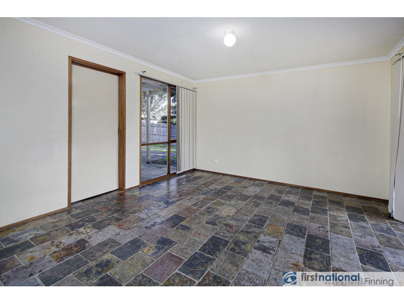 6 Bates Street, Cranbourne West VIC 3977