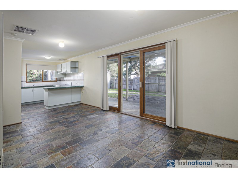 6 Bates Street, Cranbourne West VIC 3977
