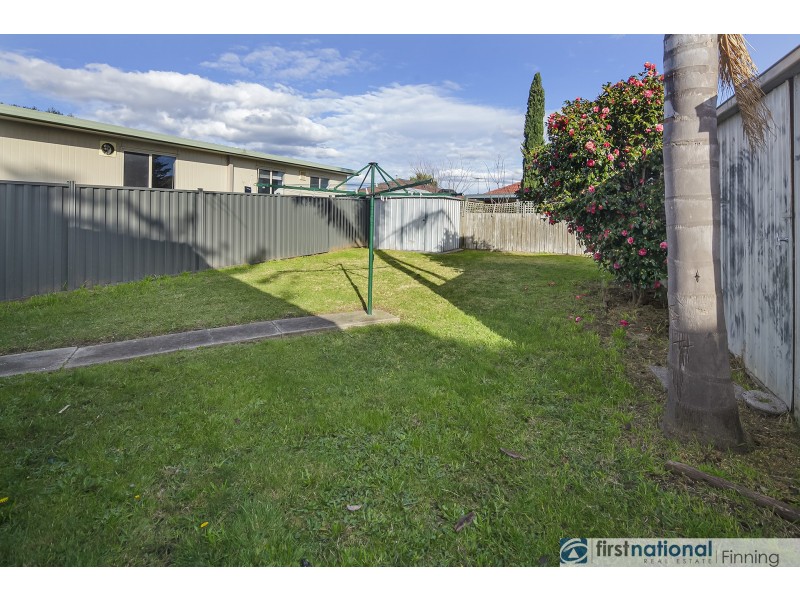 6 Bates Street, Cranbourne West VIC 3977