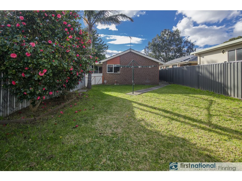6 Bates Street, Cranbourne West VIC 3977