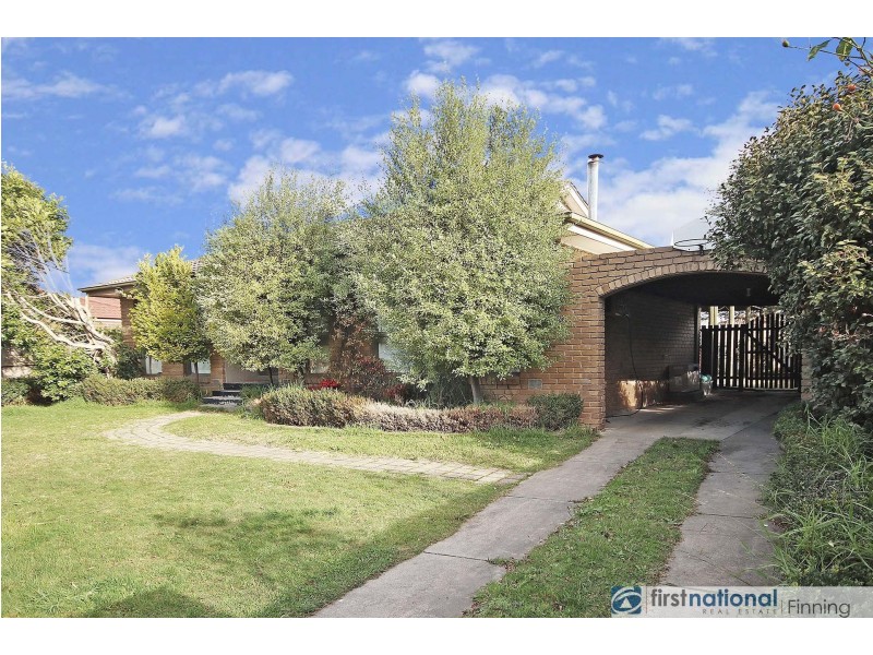 21 Holbourne Drive, Cranbourne VIC 3977