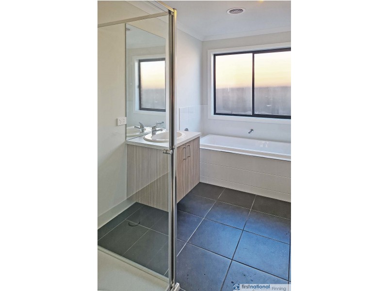 10 Mireland Street, Clyde VIC 3978