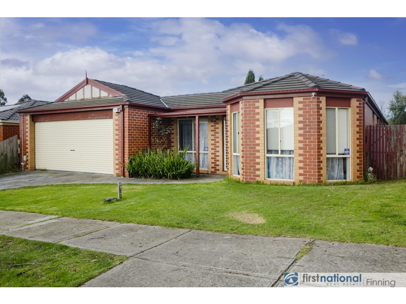 32 Raffindale Crescent, Cranbourne West VIC 3977