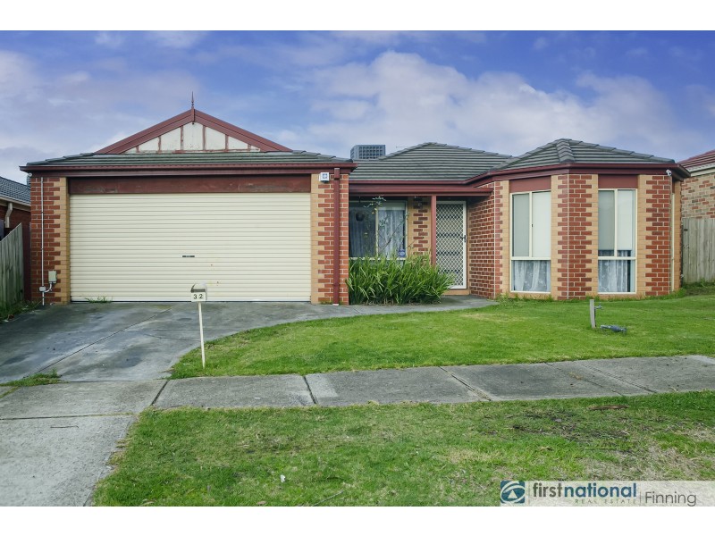 32 Raffindale Crescent, Cranbourne West VIC 3977