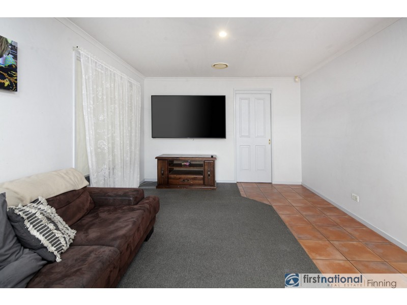 32 Raffindale Crescent, Cranbourne West VIC 3977