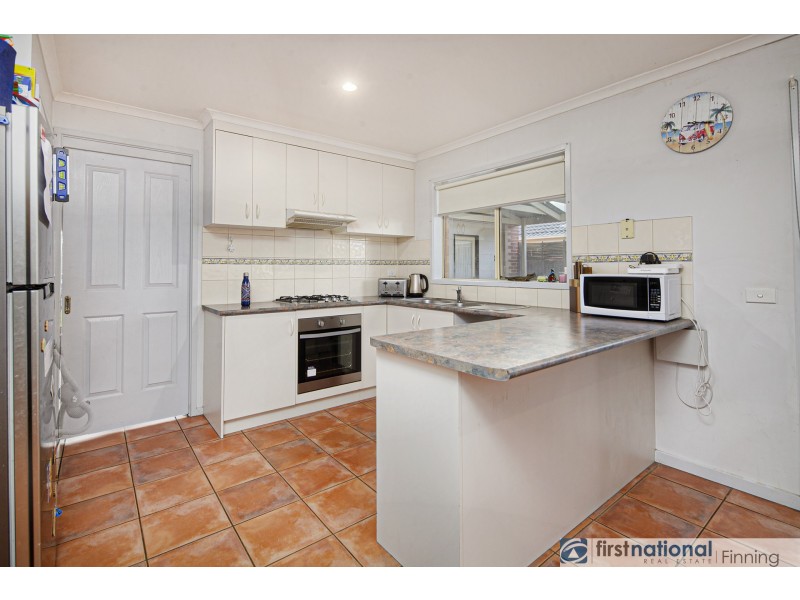 32 Raffindale Crescent, Cranbourne West VIC 3977