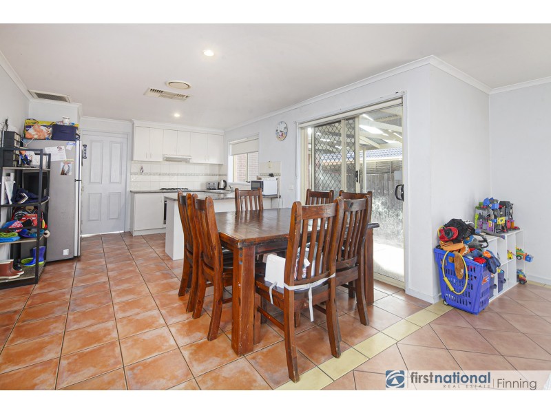 32 Raffindale Crescent, Cranbourne West VIC 3977