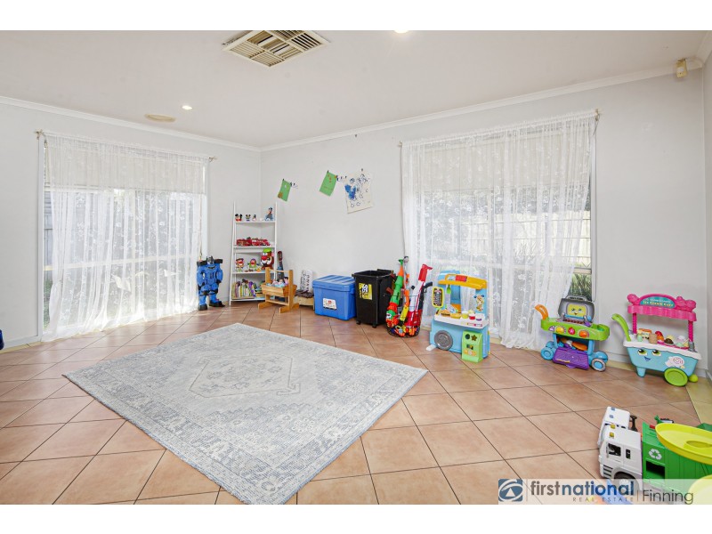 32 Raffindale Crescent, Cranbourne West VIC 3977