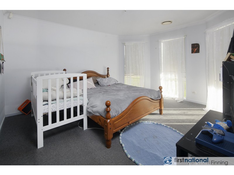 32 Raffindale Crescent, Cranbourne West VIC 3977