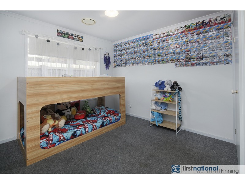 32 Raffindale Crescent, Cranbourne West VIC 3977