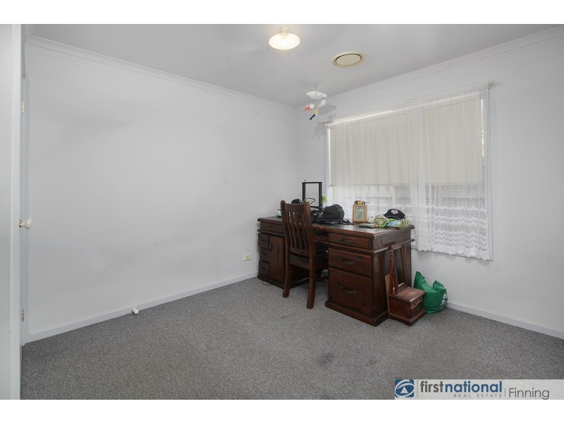 32 Raffindale Crescent, Cranbourne West VIC 3977