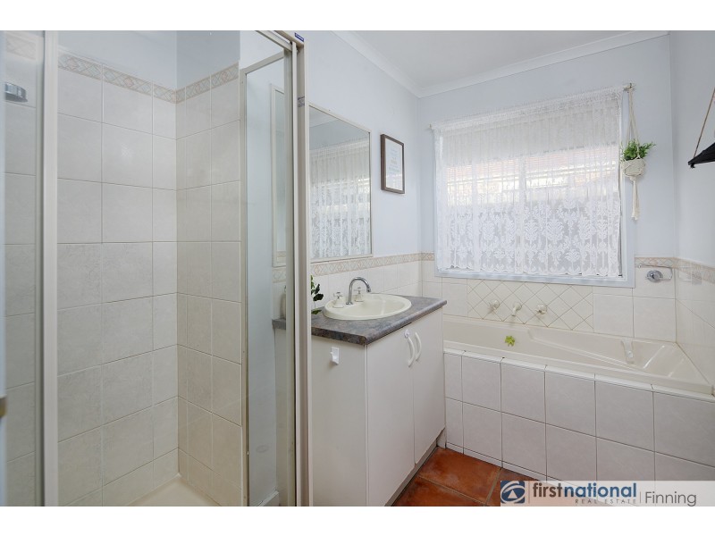 32 Raffindale Crescent, Cranbourne West VIC 3977