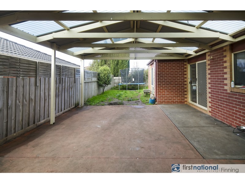 32 Raffindale Crescent, Cranbourne West VIC 3977