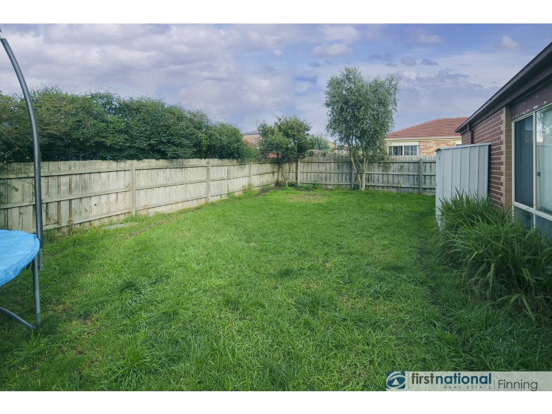 32 Raffindale Crescent, Cranbourne West VIC 3977