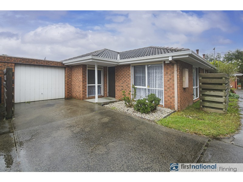 2/8 Lyall Street, Cranbourne VIC 3977