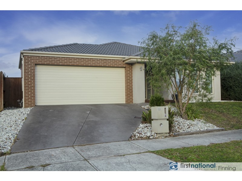 18 Brolin Terrace, Cranbourne North VIC 3977