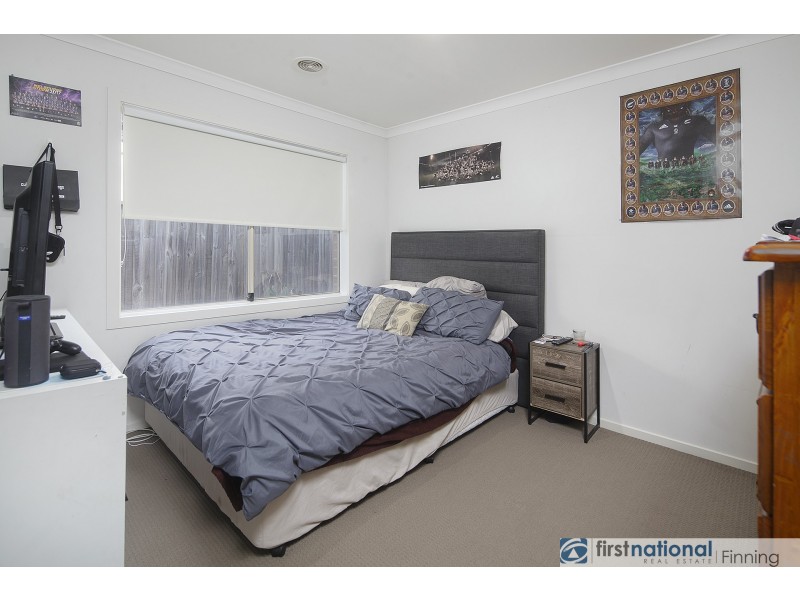18 Brolin Terrace, Cranbourne North VIC 3977