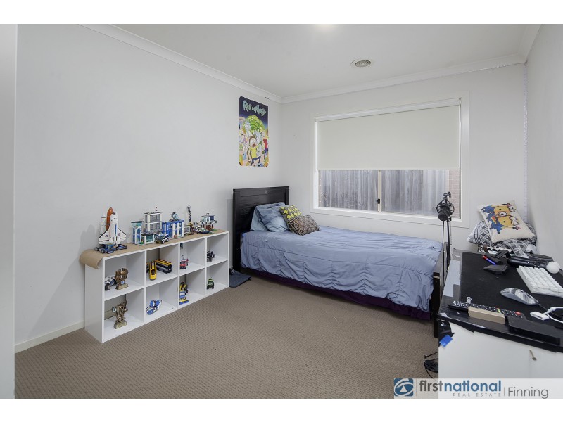 18 Brolin Terrace, Cranbourne North VIC 3977