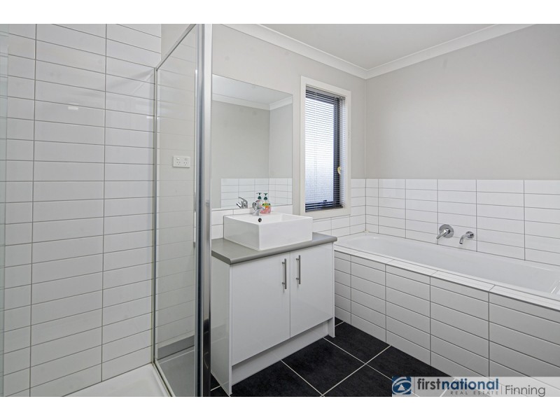 2 Parkhurst Drive, Cranbourne East VIC 3977