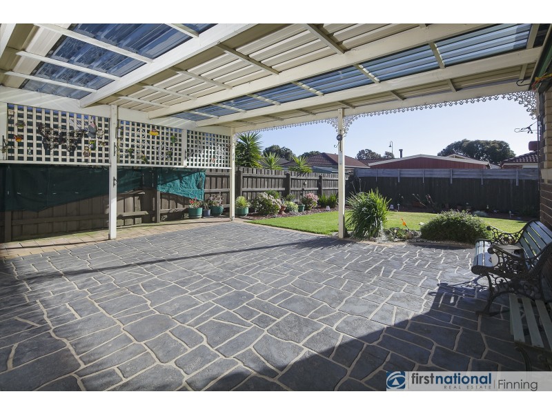 8 Alberton Drive, Cranbourne West VIC 3977