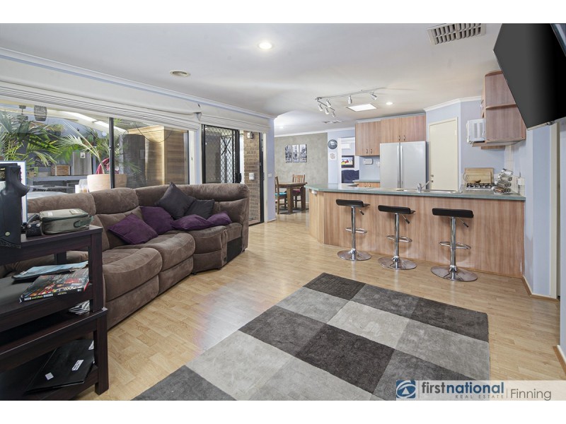 3 Cambridge Close, Cranbourne East VIC 3977