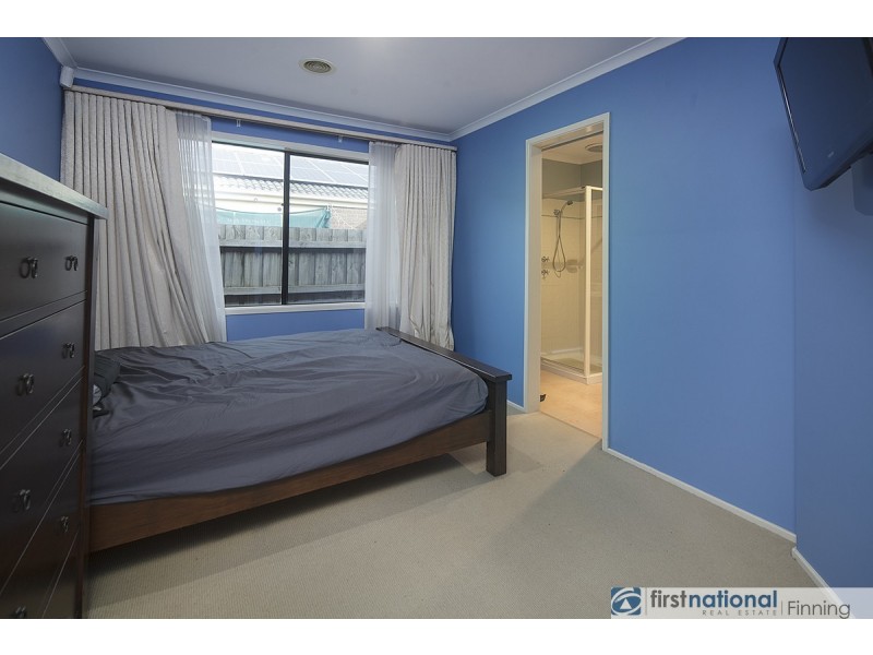 3 Cambridge Close, Cranbourne East VIC 3977