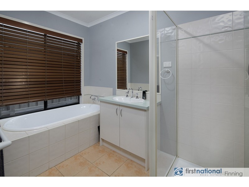 3 Cambridge Close, Cranbourne East VIC 3977