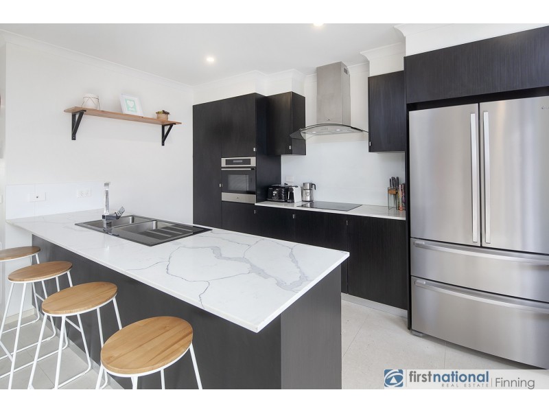 39 Hayton Park Boulevard, Cranbourne West VIC 3977