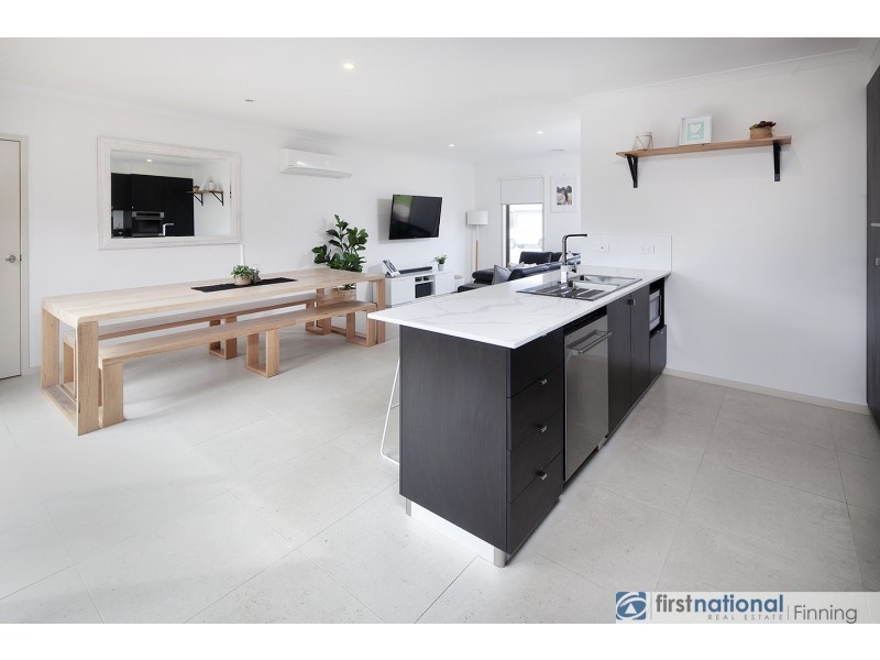 39 Hayton Park Boulevard, Cranbourne West VIC 3977