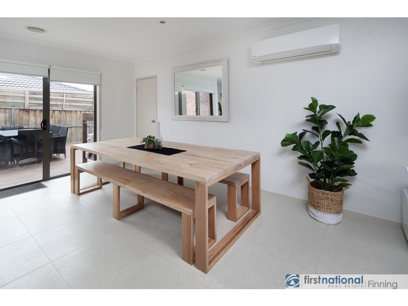 39 Hayton Park Boulevard, Cranbourne West VIC 3977