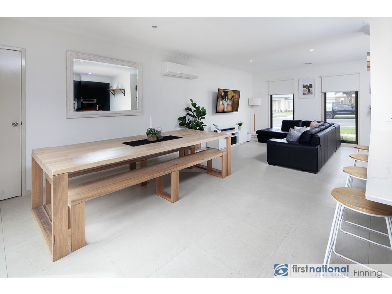 39 Hayton Park Boulevard, Cranbourne West VIC 3977