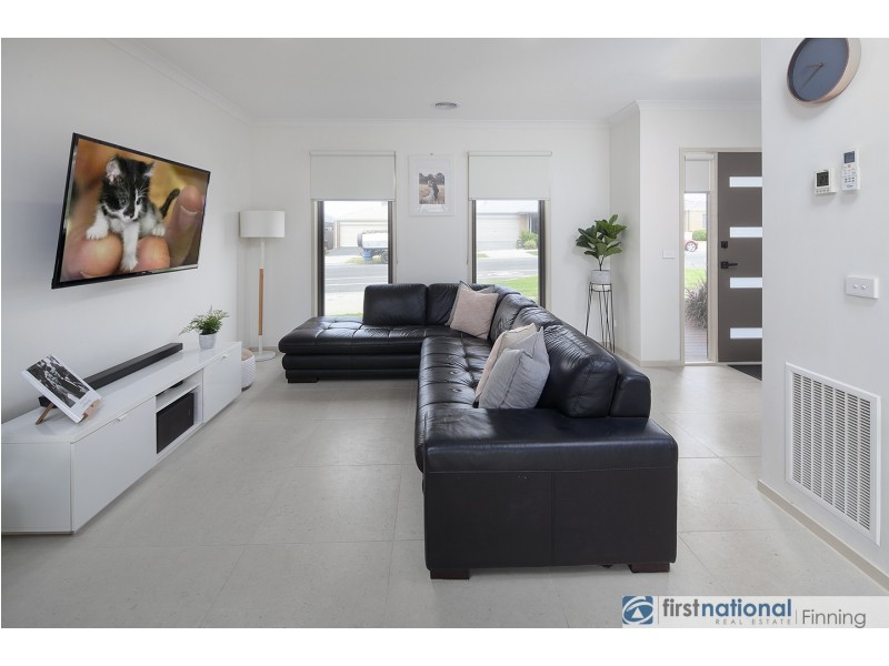 39 Hayton Park Boulevard, Cranbourne West VIC 3977