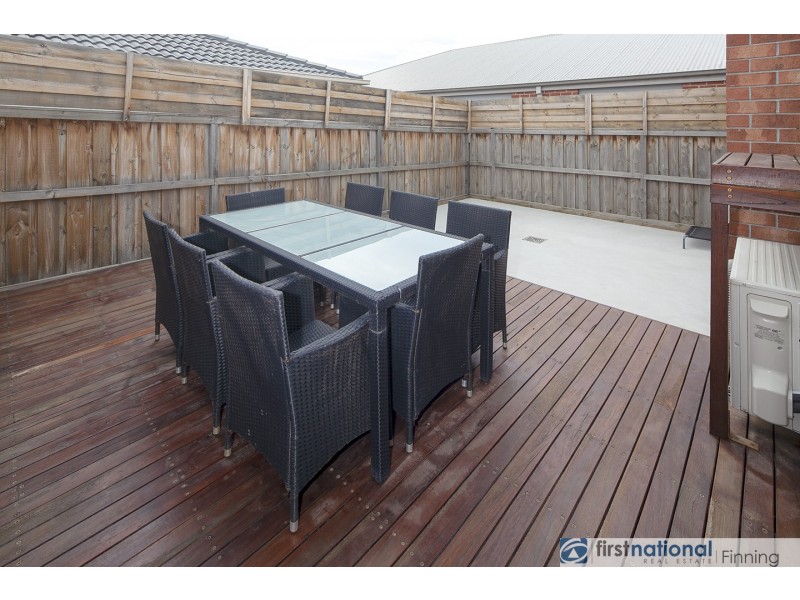 39 Hayton Park Boulevard, Cranbourne West VIC 3977