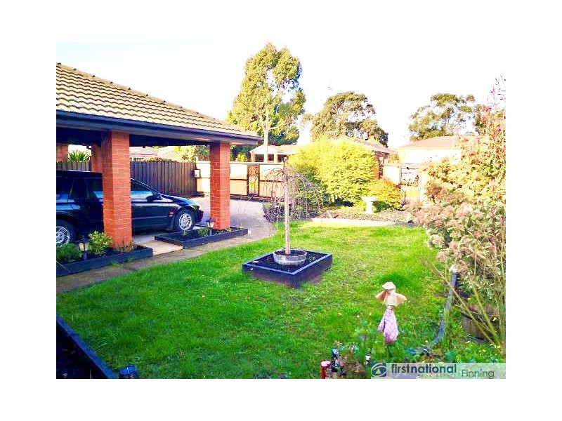 9 Neptune Place, Cranbourne West VIC 3977