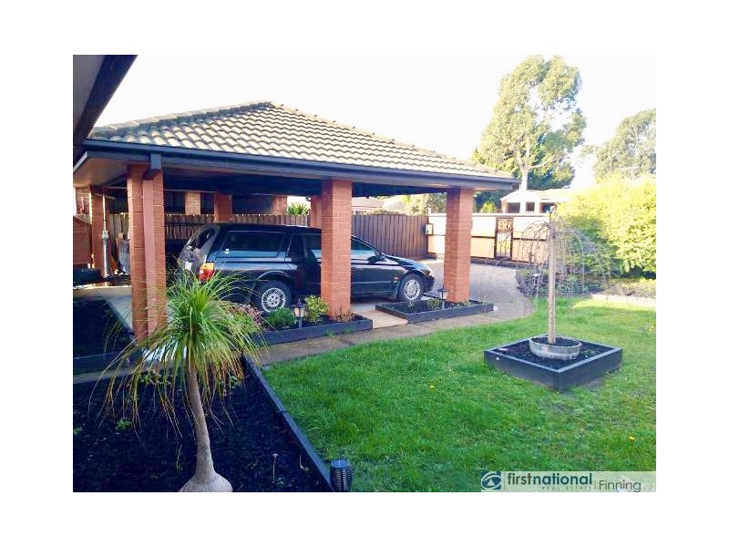 9 Neptune Place, Cranbourne West VIC 3977
