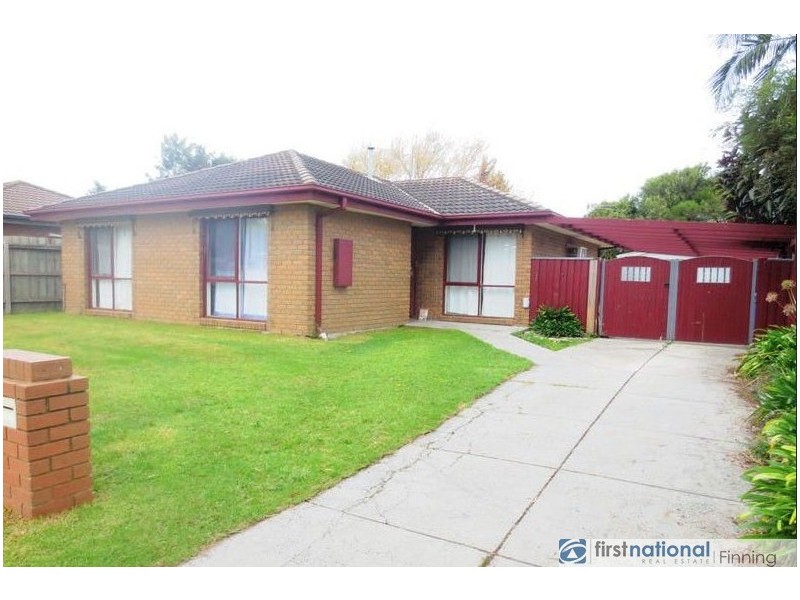 22 Gipps Crescent, Cranbourne North VIC 3977