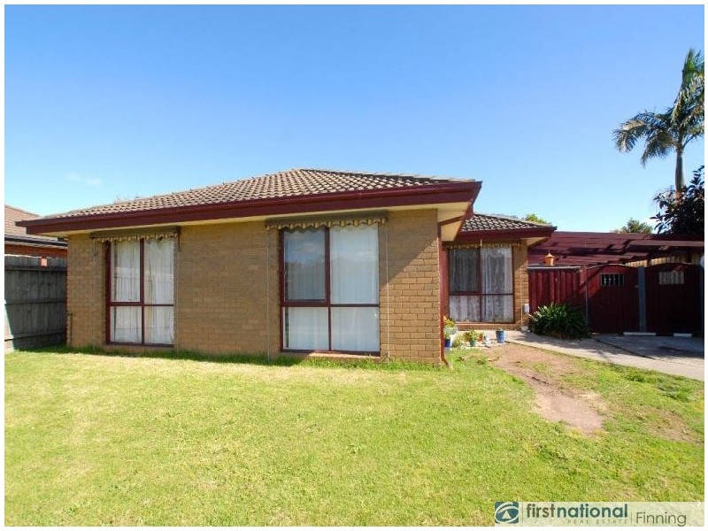 22 Gipps Crescent, Cranbourne North VIC 3977