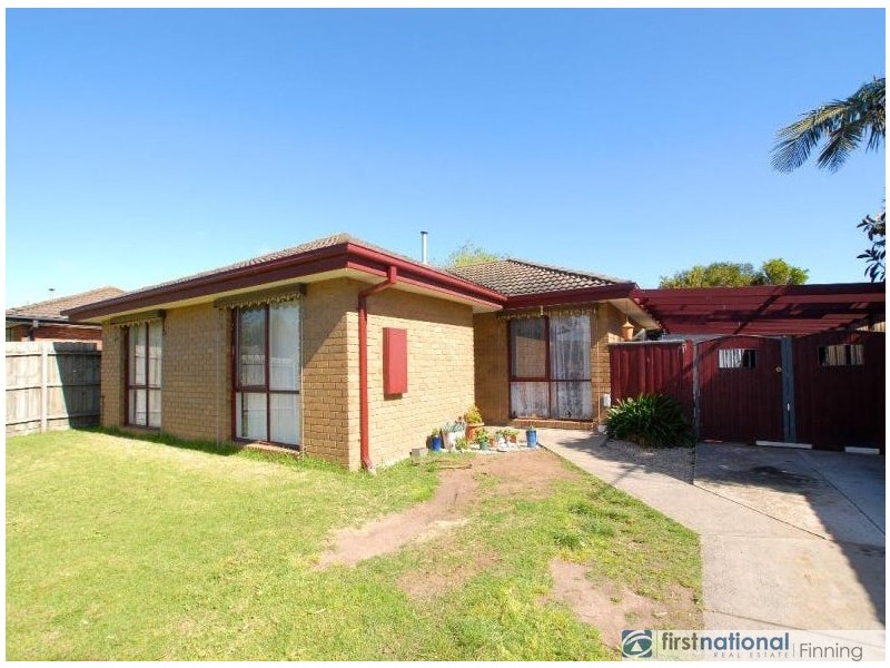 22 Gipps Crescent, Cranbourne North VIC 3977