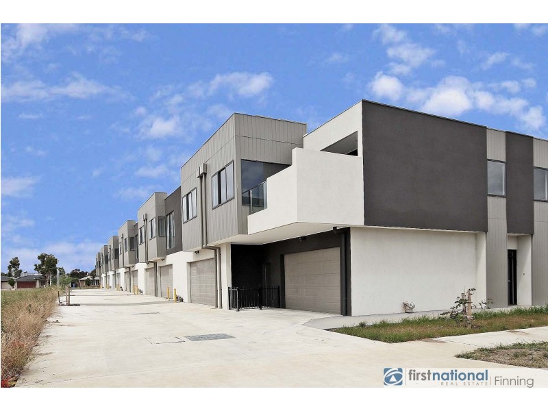 2 Coral-Pea Way, Cranbourne West VIC 3977