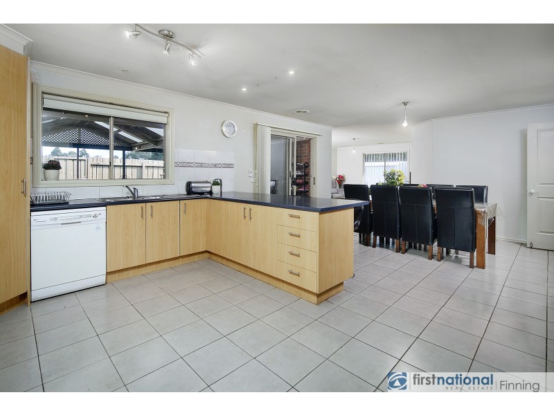 5 Heatherwood Court, Cranbourne West VIC 3977