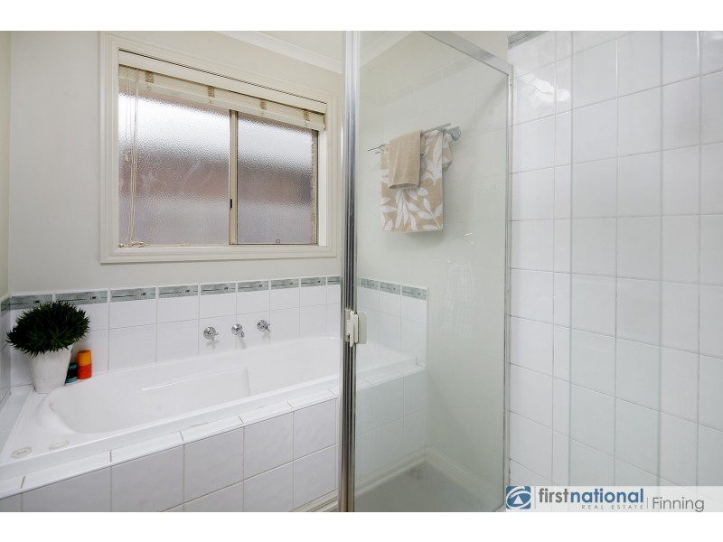 5 Heatherwood Court, Cranbourne West VIC 3977